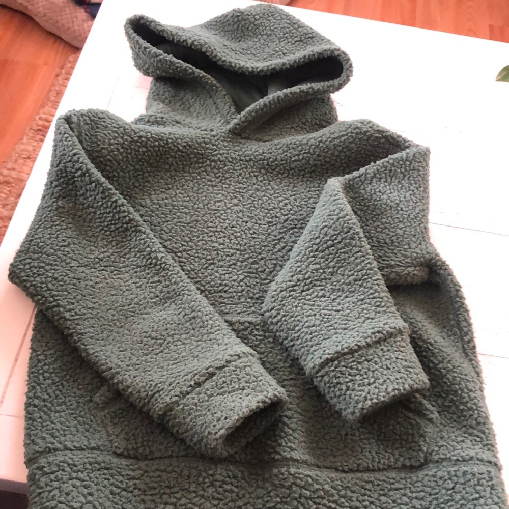 Green sherpa GAP pullover size Medium size 8